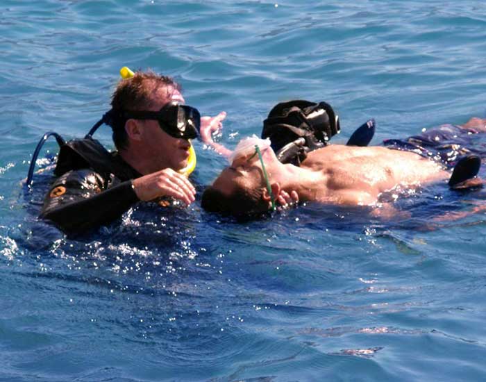 emergency-first-response-course-vip-diving-dubai-3
