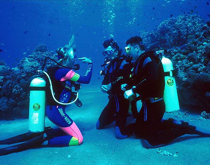 scuba-diver-vip-diving-dubai